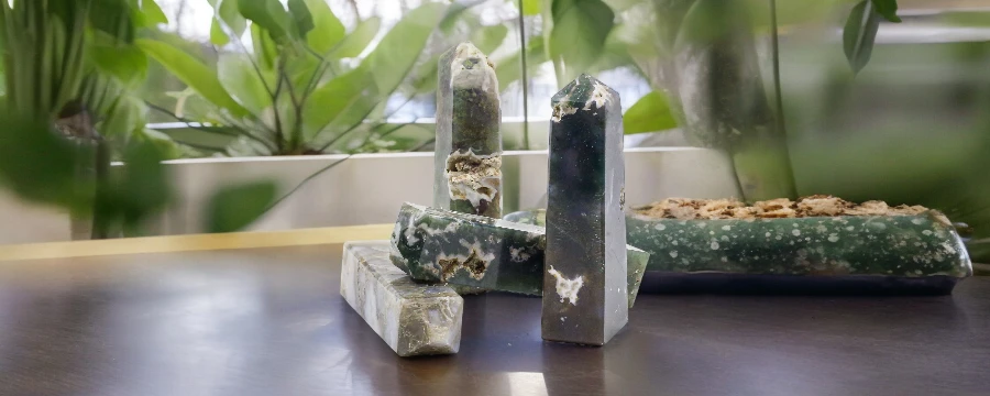 Bulk Moss Agate Tower
