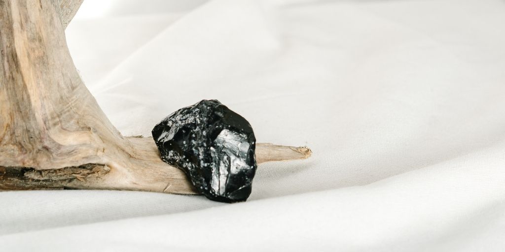 Shungite Healing Stone Benefits & Use | Tocrystal